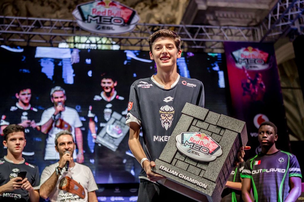 Pasti, il campione di Clash Royale del Red Bull MEO Italia, è arrivato nella top 8 mondiale durante l'evento Red Bull in Germania 