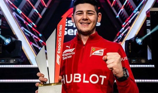 Tonizza (pilota Ferrari) si laurea campione del mondo di F1 Esports!