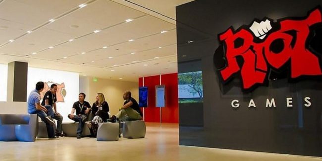 Riot Games dovrà pagare 10 milioni di Dollari di risarcimento alle sue impiegate!