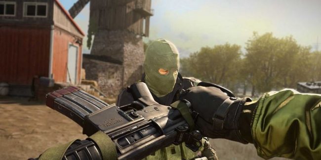 Warzone, i giocatori implorano Activision: “nerfate i colpi melee”