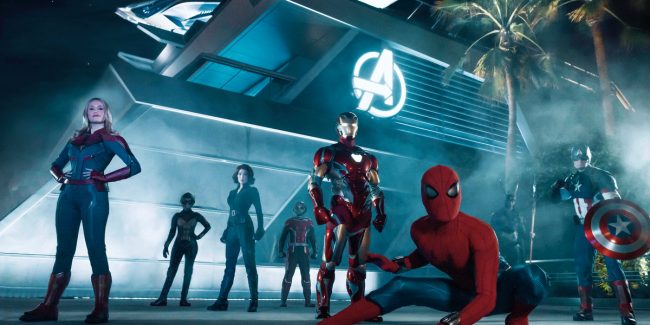Spider-Man si schianta su un palazzo dell’Avengers Campus, ma è solo un Robot